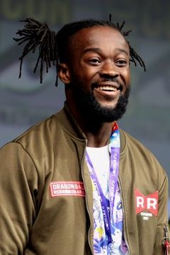Kofi Sarkodie-Mensah interpreta Kofi Kingston (voice)