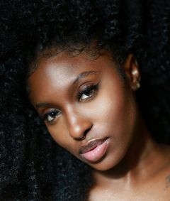 Ahsia Pettigrew interpreta Get Off Dancer