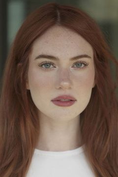 Kennedy Walsh interpreta Emily’s Assistant