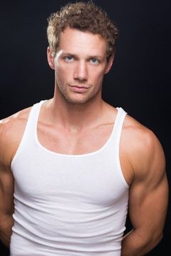 Johnny Wactor interpreta Connor