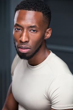 Esosa Idahosa interpreta Detective Corrigan