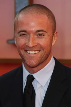 Jason Barry interpreta Tommy Ryan