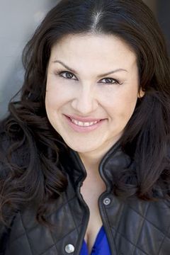 Candy Ibarra interpreta Rachel Burns