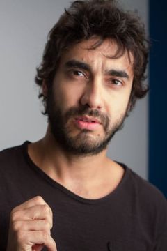 Gabriel Godoy interpreta Marcelo
