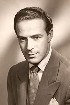Conrado San Martín interpreta Tireo / Thar