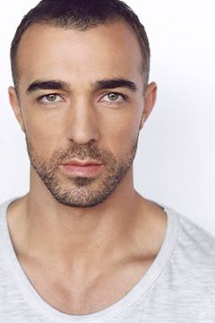 Sam Upton interpreta Craine Operative Stark