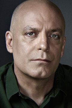 Michael McFadden interpreta Victor Kopec