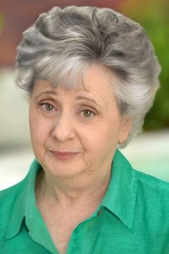 Susan Grace interpreta Older Lady in Salon