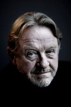 Henning Jensen interpreta Direktør Konradsen