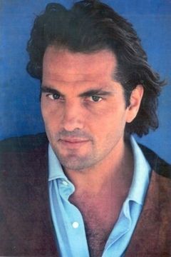 Saverio Vallone interpreta Arrigo, Patrizia's Lover
