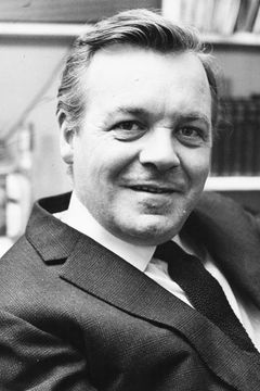 Patrick Wymark interpreta Air Vice Marshal Trafford Leigh-Mallory