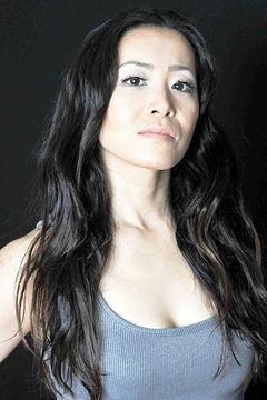 Kimmy Suzuki interpreta Waitress