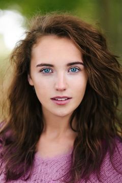 Julia Brown interpreta Molly Kilmuir