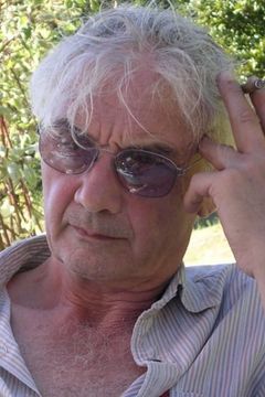 Jean-Louis Bihoreau interpreta Camille's father