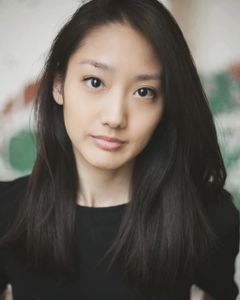 Juliet Kim interpreta Quad Student