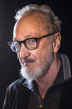 Robert Englund interpreta Himself / Freddy Krueger