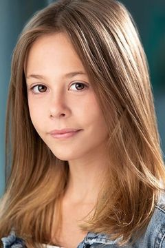Izzy Perry interpreta Caitlin