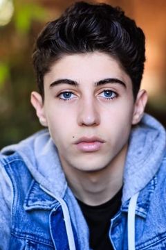 Gregory Kasyan interpreta Efraim (12 yrs) (uncredited)