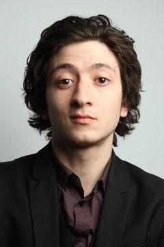 Jules Sitruk interpreta Baby Penguin (french voice)