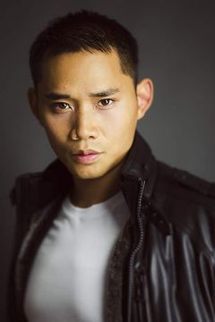 David Cheung interpreta Head Laborer