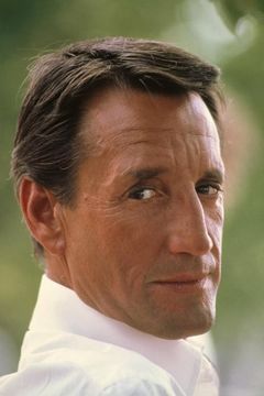 Roy Scheider interpreta Russell