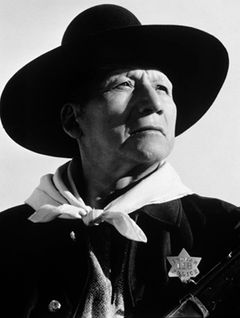 Chief John Big Tree interpreta Indian Scout (uncredited)