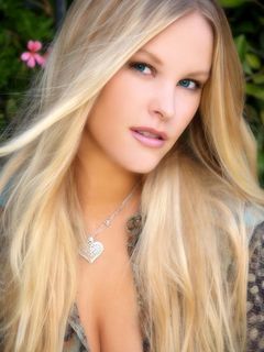 Audra Lynn interpreta Wardrobe Girl
