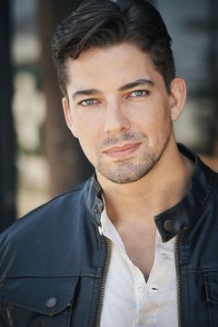 Derrick Dover interpreta Bodyguard