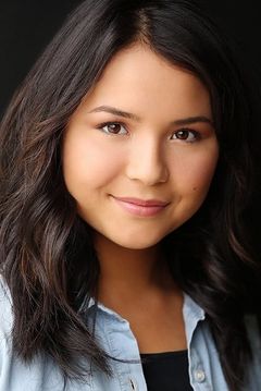 Megan Lawless interpreta Maya Yang