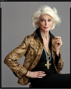 Carmen Dell'Orefice interpreta Woman in the Carlyle Bar (uncredited)