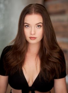 Jamie Bloch interpreta Jessica