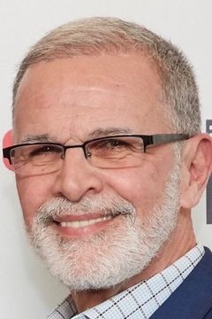 Tony Plana interpreta Jessie Salinas