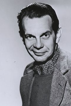Raymond Massey interpreta Nathan