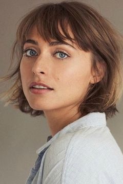 Chelsie Preston Crayford interpreta Nicole