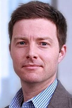 Conal Byrne interpreta Kirkham