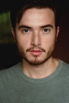 Matt Kane interpreta Luke Marchant