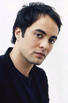 Nikolai Kinski interpreta Omar