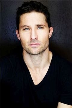 Ty Hungerford interpreta Archer
