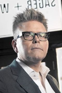 Christopher McQuarrie interpreta Interrogation Cop (uncredited)