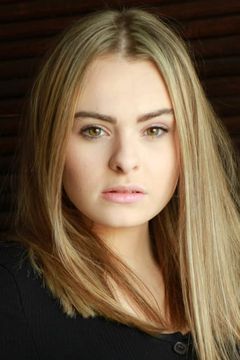 Sydney Wade interpreta Emilia Covaci