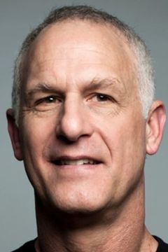 Rick Rossovich interpreta Officer Cooley