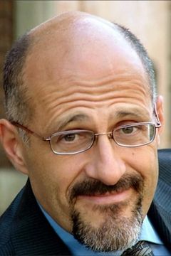 Paolo Triestino interpreta commissario Alvaro