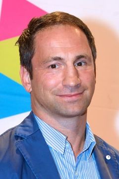 Paolo Roberto interpreta Himself