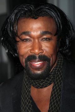 Nick Ashford interpreta Reverend Oates