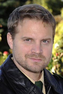 Janek Rieke interpreta Teddy