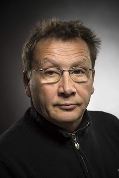 Serge Larivière interpreta Pharmacist