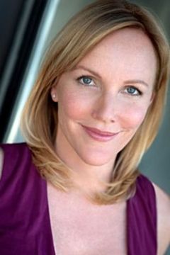 Heather Mathieson interpreta Sue Lloyd