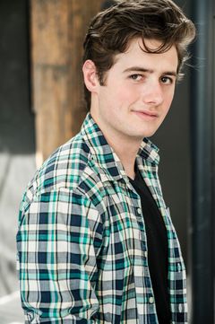 Braeden Shrimpton interpreta Cole