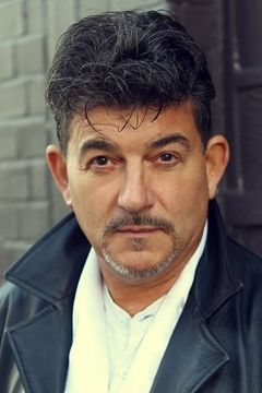 John Altman interpreta Rebel Pilot (uncredited)