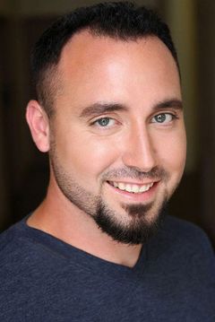 Josh Heileman interpreta S.H.I.E.L.D. Strike Agent (uncredited)